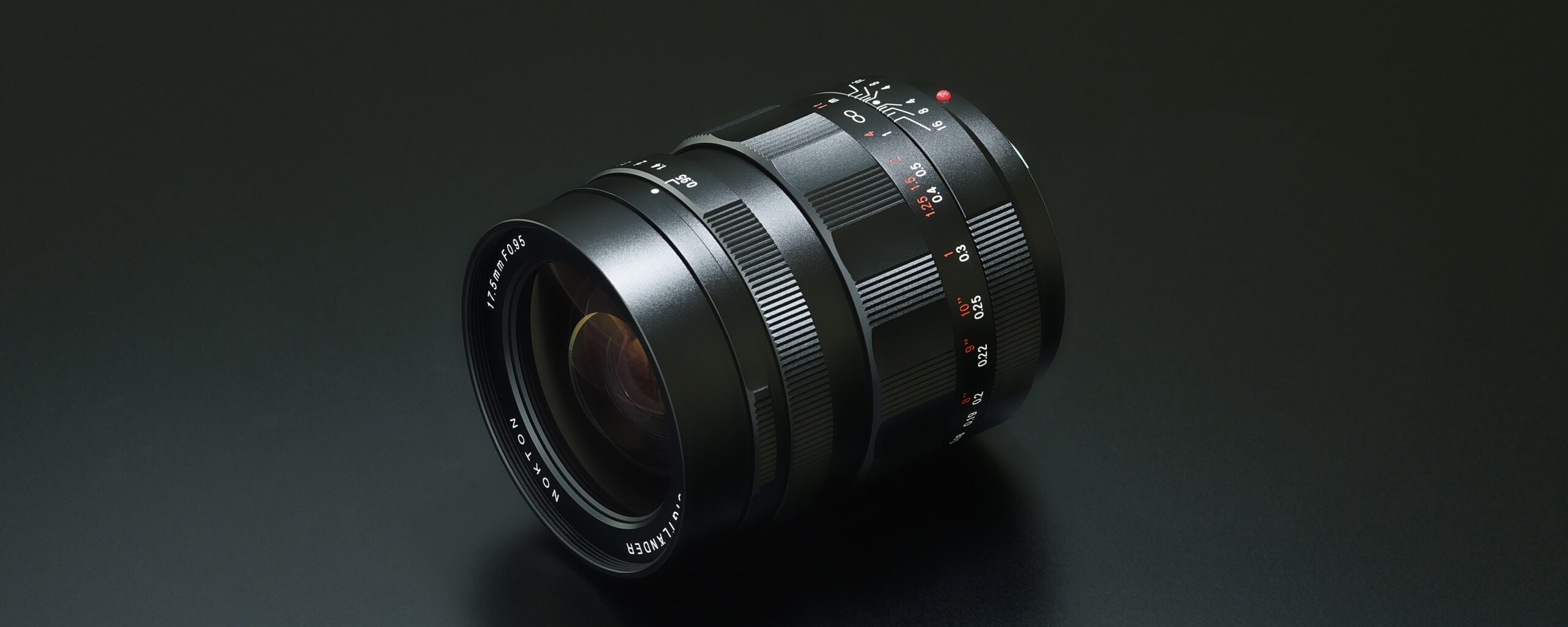 nokton 17.5mm f0.95 MFTカメラ